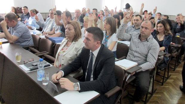 Траже нову скупштину